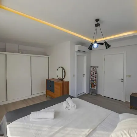 Luxury With Pool Βίλα